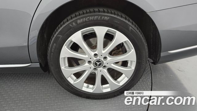 Mercedes-Benz E-Class (W213) E300 4MATIC Exclusive 2018 — фото 21