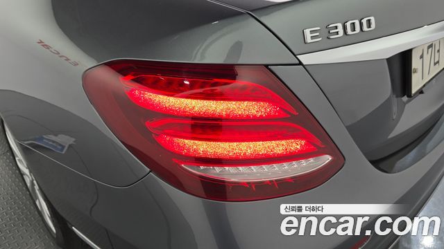 Mercedes-Benz E-Class (W213) E300 4MATIC Exclusive 2018 — фото 23