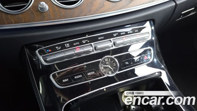 Mercedes-Benz E-Class (W213) E300 4MATIC Exclusive 2018 — фото 30