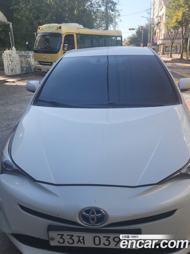Toyota Prius (IV) 1.8 E 2016 — фото 3
