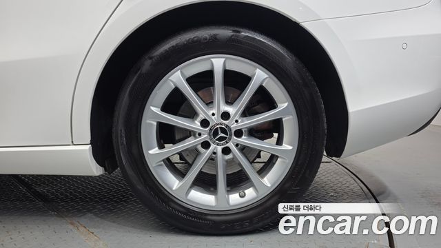 Mercedes-Benz A-Class (W177) A220 Sedan 2020 — фото 21