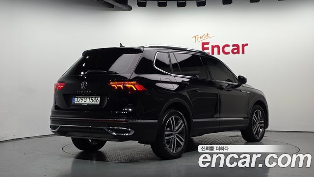 Volkswagen Tiguan Allspace 2.0 TSI Prestige 2024 — фото 2