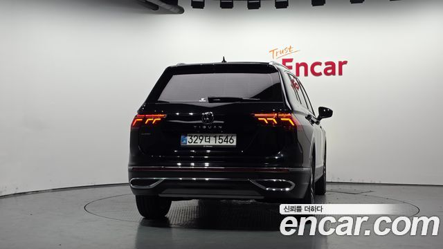 Volkswagen Tiguan Allspace 2.0 TSI Prestige 2024 — фото 4