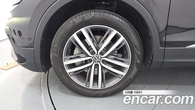 Volkswagen Tiguan Allspace 2.0 TSI Prestige 2024 — фото 5