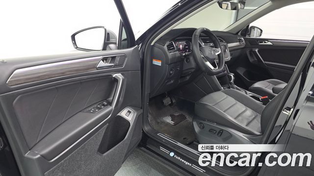 Volkswagen Tiguan Allspace 2.0 TSI Prestige 2024 — фото 10