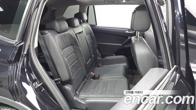 Volkswagen Tiguan Allspace 2.0 TSI Prestige 2024 — фото 11