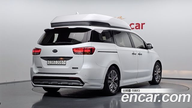 Kia Carnival 9-seater Hi-Limousine Noblesse 2017 — фото 2