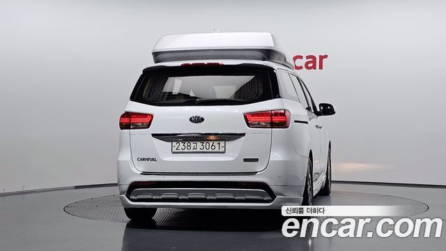 Kia Carnival 9-seater Hi-Limousine Noblesse 2017 — фото 4