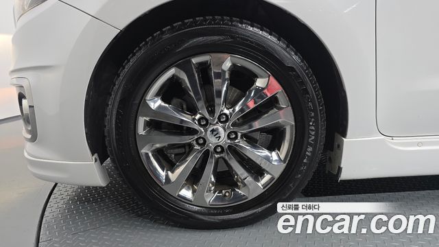 Kia Carnival 9-seater Hi-Limousine Noblesse 2017 — фото 5