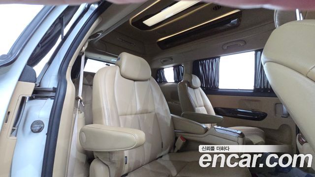 Kia Carnival 9-seater Hi-Limousine Noblesse 2017 — фото 11