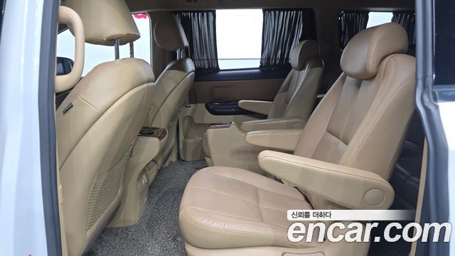 Kia Carnival 9-seater Hi-Limousine Noblesse 2017 — фото 12