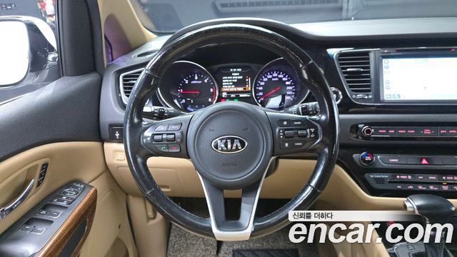Kia Carnival 9-seater Hi-Limousine Noblesse 2017 — фото 13