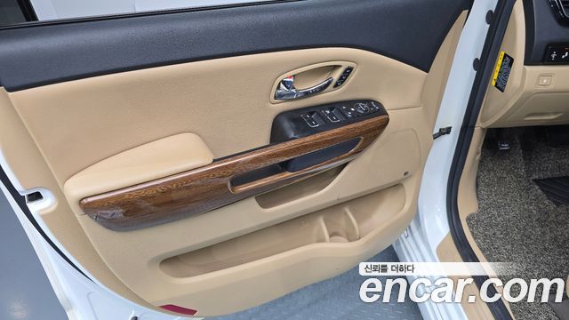 Kia Carnival 9-seater Hi-Limousine Noblesse 2017 — фото 24