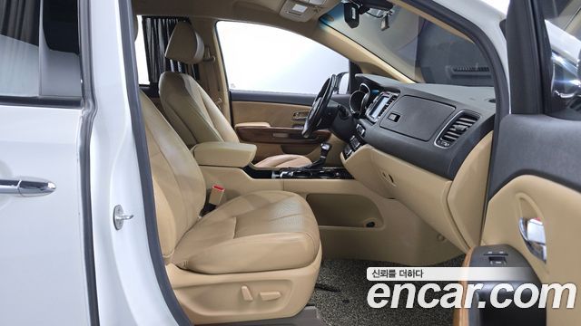 Kia Carnival 9-seater Hi-Limousine Noblesse 2017 — фото 26