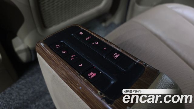 Kia Carnival 9-seater Hi-Limousine Noblesse 2017 — фото 28