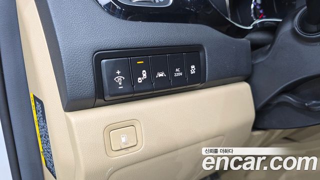 Kia Carnival 9-seater Hi-Limousine Noblesse 2017 — фото 29
