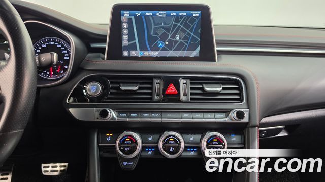 Genesis G70 2.0T Sport Package 2018 — фото 13