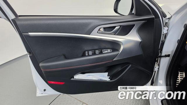Genesis G70 2.0T Sport Package 2018 — фото 24