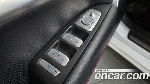 Genesis G70 2.0T Sport Package 2018 — фото 30