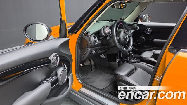 MINI Cooper 5Door HIGH 3rd 2016 — фото 10