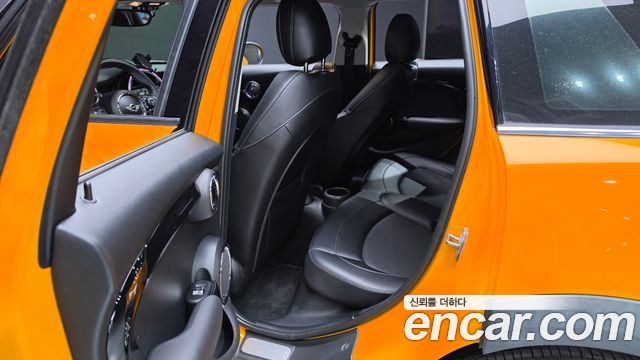 MINI Cooper 5Door HIGH 3rd 2016 — фото 12