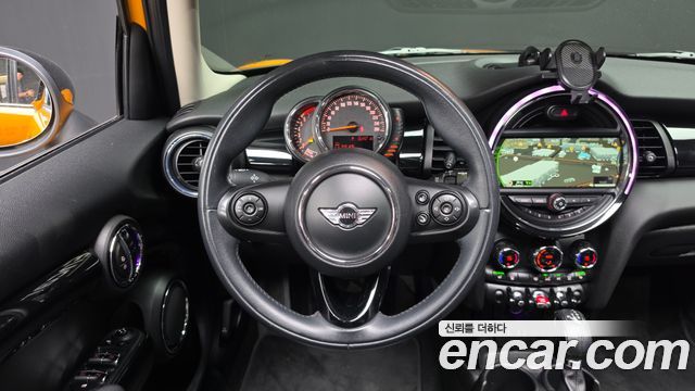 MINI Cooper 5Door HIGH 3rd 2016 — фото 16