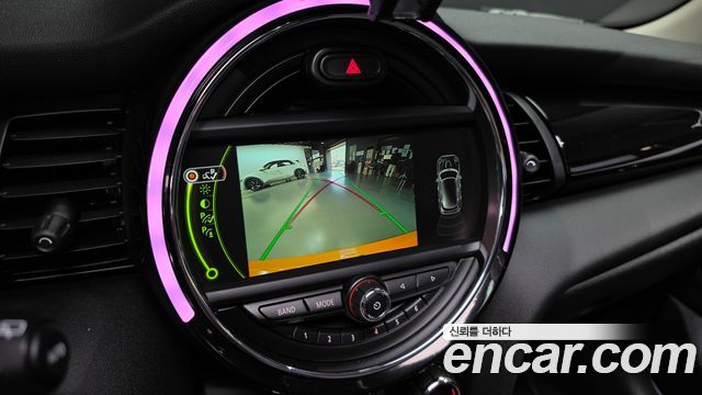 MINI Cooper 5Door HIGH 3rd 2016 — фото 17