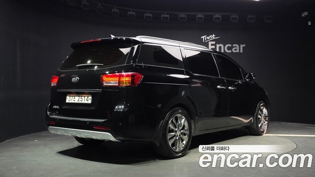 Kia Carnival 9-Seater Noblesse Special 2018 — фото 2