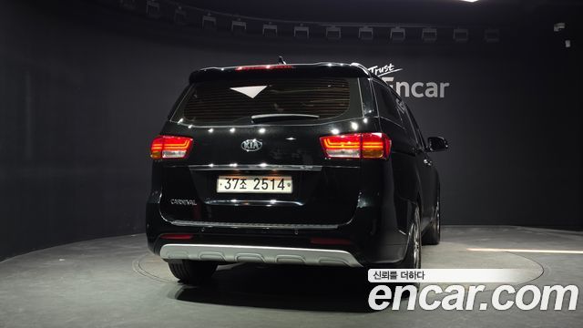 Kia Carnival 9-Seater Noblesse Special 2018 — фото 4