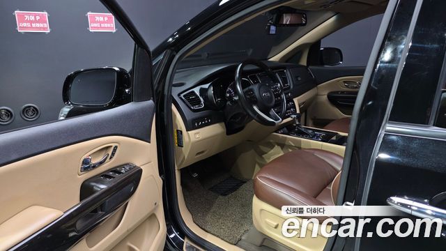 Kia Carnival 9-Seater Noblesse Special 2018 — фото 10