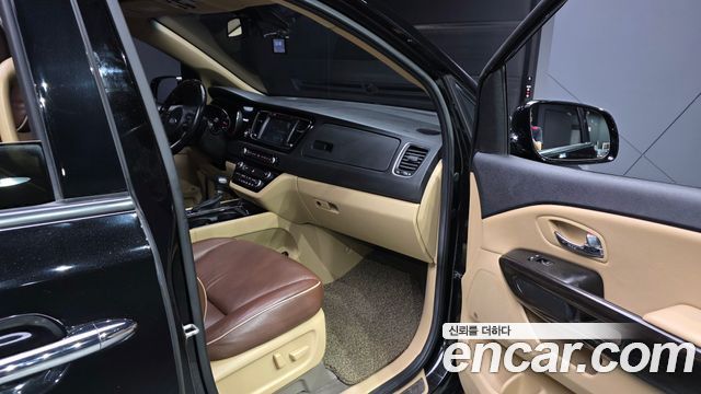 Kia Carnival 9-Seater Noblesse Special 2018 — фото 11