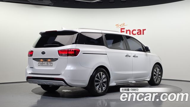 Kia Carnival 9-seater Luxury 2017 — фото 2