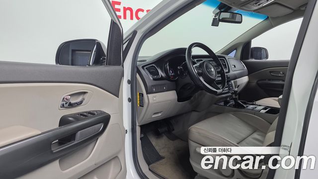 Kia Carnival 9-seater Luxury 2017 — фото 10