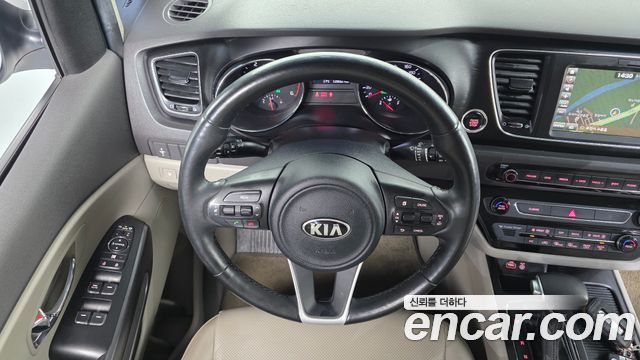 Kia Carnival 9-seater Luxury 2017 — фото 16