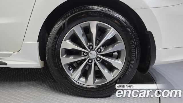 Kia Carnival 9-seater Luxury 2017 — фото 21