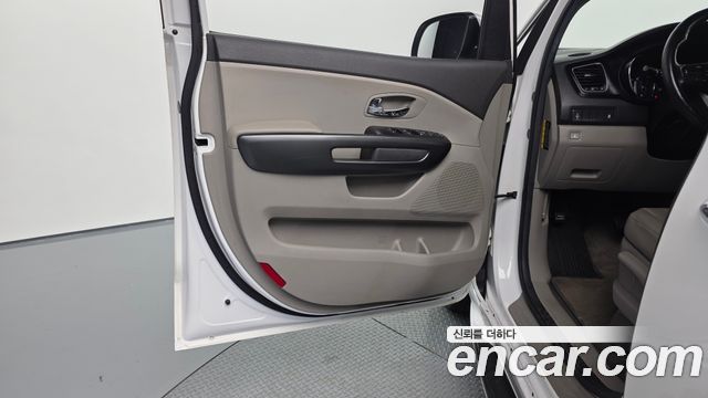 Kia Carnival 9-seater Luxury 2017 — фото 24