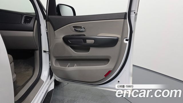 Kia Carnival 9-seater Luxury 2017 — фото 25