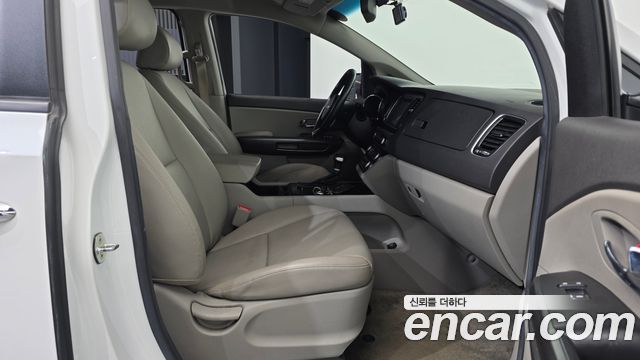 Kia Carnival 9-seater Luxury 2017 — фото 26