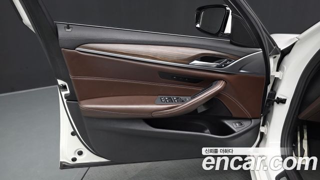 BMW 5 Series (G30) 530i xDrive M Sport Package Plus 2018 — фото 24