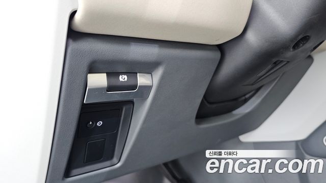 Land Rover Defender (L663) 110 D240 SE 2020 — фото 24