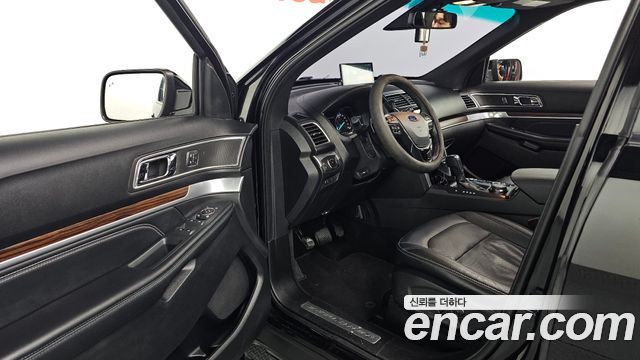 Ford Explorer 2.3 Limited 4WD 5th 2017 — фото 10