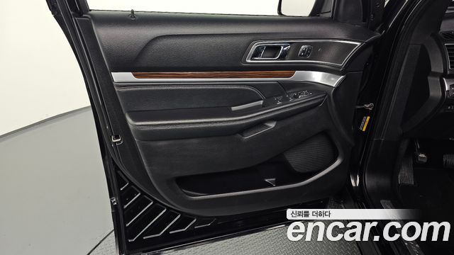 Ford Explorer 2.3 Limited 4WD 5th 2017 — фото 30