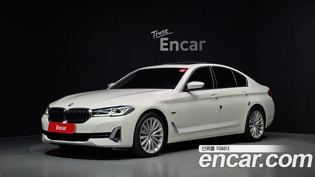 BMW 5 Series (G30) 530e Luxury 2023 — фото 1