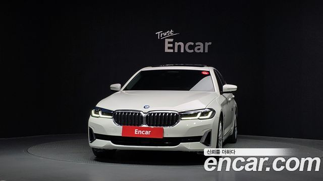 BMW 5 Series (G30) 530e Luxury 2023 — фото 3