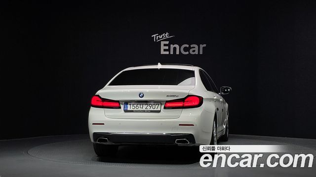 BMW 5 Series (G30) 530e Luxury 2023 — фото 4