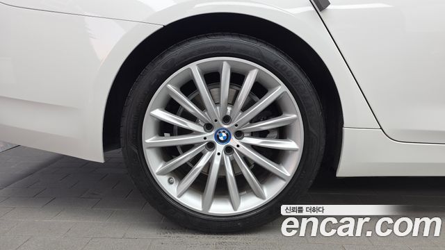 BMW 5 Series (G30) 530e Luxury 2023 — фото 5