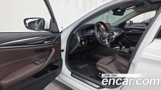 BMW 5 Series (G30) 530e Luxury 2023 — фото 10