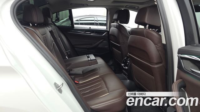 BMW 5 Series (G30) 530e Luxury 2023 — фото 16