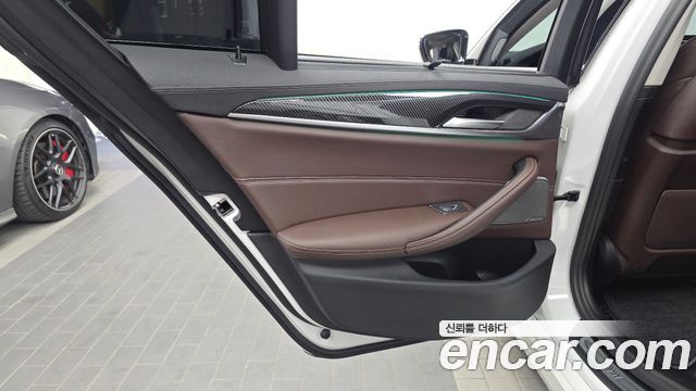 BMW 5 Series (G30) 530e Luxury 2023 — фото 31