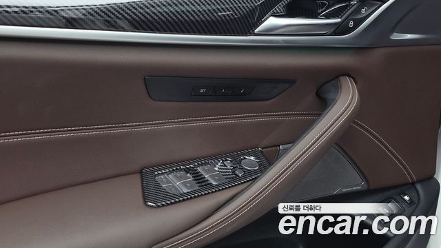 BMW 5 Series (G30) 530e Luxury 2023 — фото 32